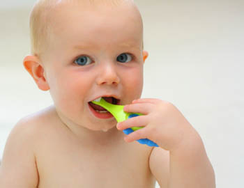 baby-teeth-brushing